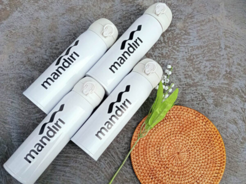 Tumbler Kancing: Inovasi Botol Minum Modern yang Mengutamakan Kepraktisan dan Gaya